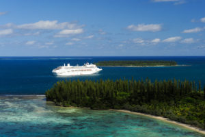 Cruise ship stopover on Maré island